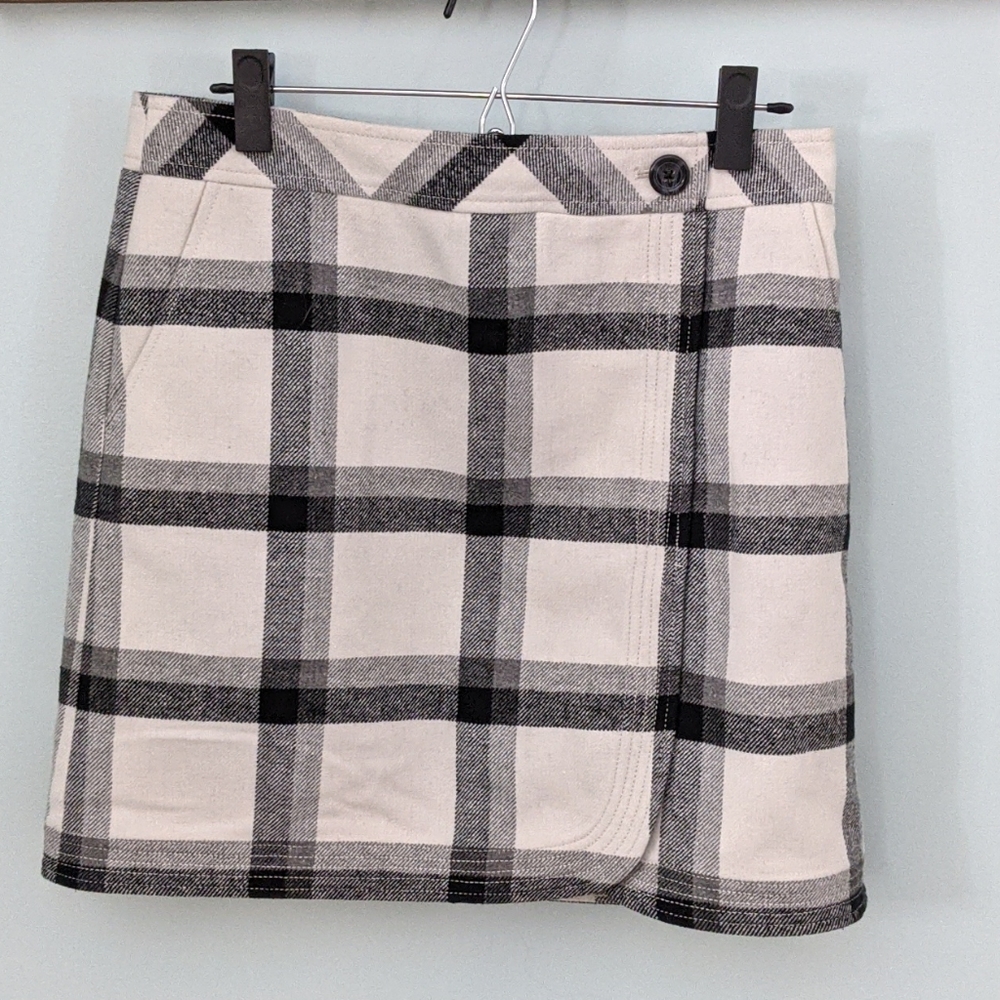 Black and white plaid skirt